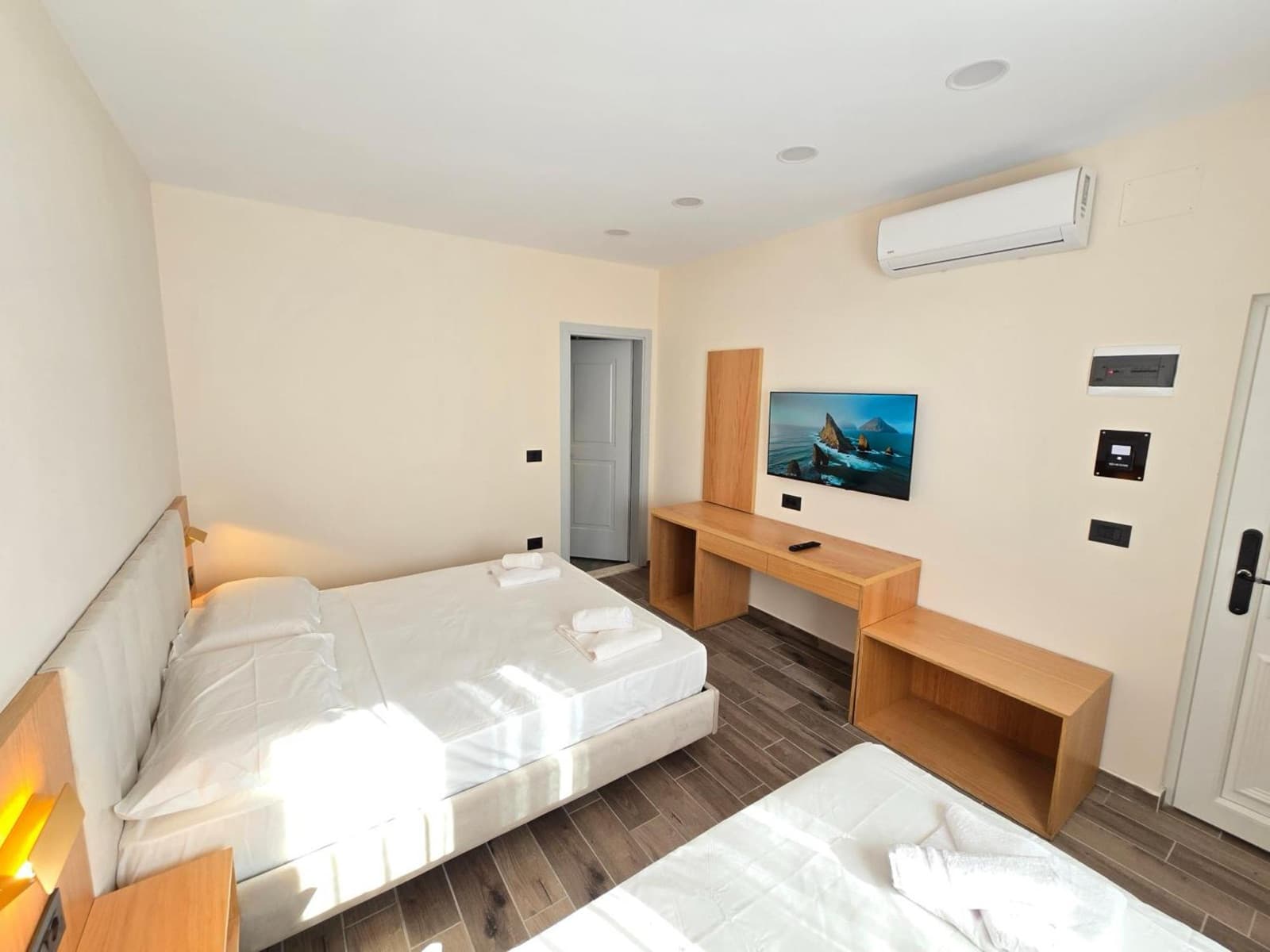 Azure Hotel Dhermi